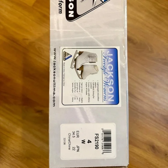 JACKSON Freestyle Figure Skates
4 Wide - Picture 2 of 4